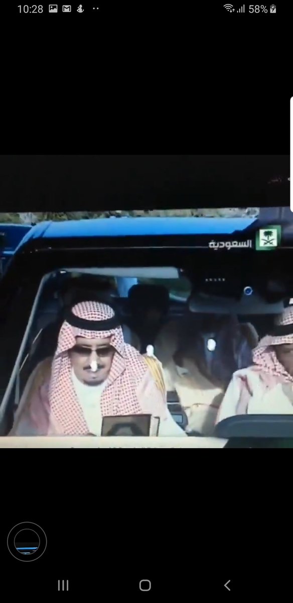 a_rouckan's tweet photo. @MALHACHIMI ماذا تقول عن ملك يستغل وقت تنقله من مكان لآخر بقراءة القرآن الكريم.  أما ما يخص الفرس وقطير فصغارنا يكفونا شرهم. 🤓✌🏾 https://t.co/pM8glUZOyf
