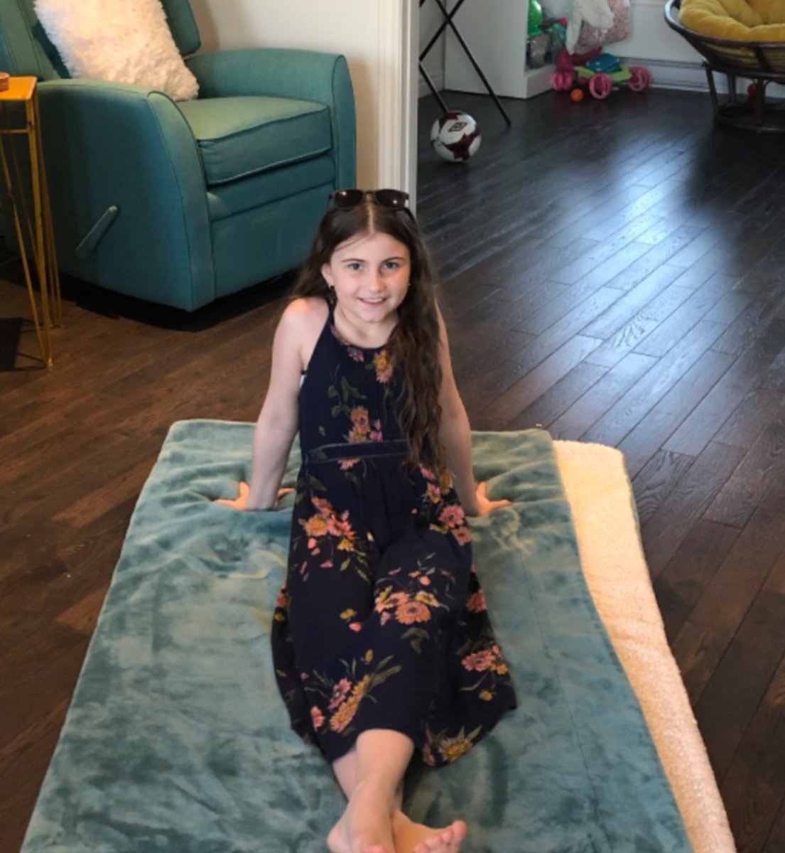 I'm loving the tropical vibes on this dress! Looks like a cozy hangout for beach day. 🌺 @ElizabethParkEl