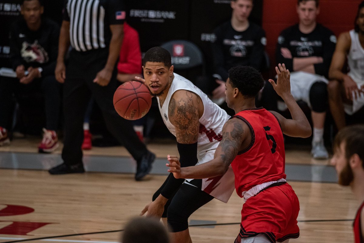IUEMBB's tweet photo. Advise for current/future Red Wolves: "Never give up! Stay focused and keep your teammates close. Those are the relationships that will last once you receive that degree."
2️⃣0️⃣2️⃣0️⃣ Graduate ✅
#RedWolfNation | #OnRoot | @jshort_1 https://t.co/oP4A8kbcqW
