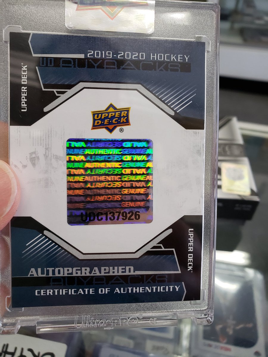 surfcitycards's tweet photo. A lucky Customer at curbside pickup pulls a Top NHL Hall of Famer. 2019 Upper Deck Buybacks MARTIN BRODEUR UD Portraits On Card AUTO #1/20. #nhlhalloffame #martinbrodeur #newjerseydevils #buybacks #upperdeckhockey #hobbyexclusive #diamonddealer https://t.co/HEzjxS09F7
