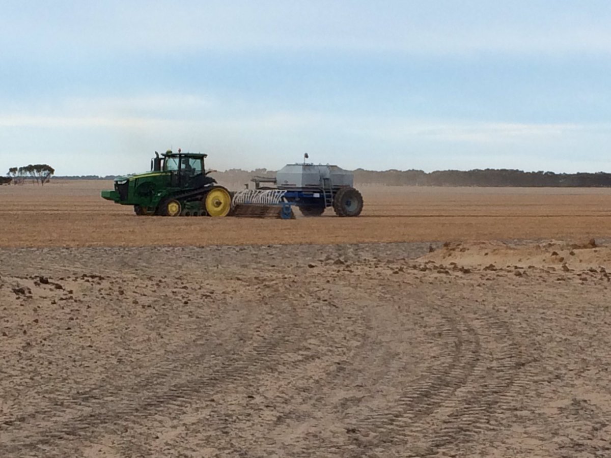 JasonSchutz2's tweet photo. Swapping some non-wetting sand for better sand. Just hoping for no more crazy winds for a while. https://t.co/i5dg2hcz37