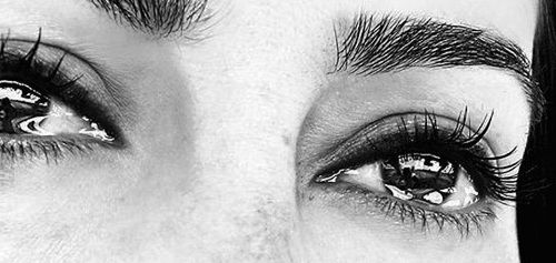 HecSouL's tweet photo. Eres #bonita hasta cuando te #cansa el #mundo, cuando no quieres estar con nadie y te encierras en tus dibujos para poner la #vida en stop, cuando #lloras y lloras, es porque te estás #limpiando... Aún así me #gustas.

Eres #hermosa hasta cuando tus partes #rotas, #corren de #ti. https://t.co/4z4Yzwex81