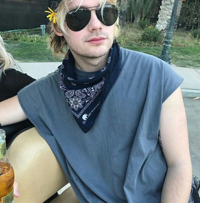 Michael clifford as Sol da Caparica by Peste e Sida https://open.spotify.com/track/4lTlt4V4qrIEgB4a5NymX7?si=4vSmX5S6Q7qpstAo0E2GvQ