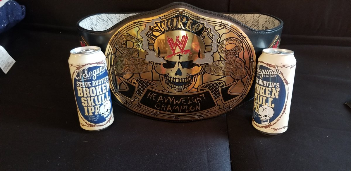 beeuwsaert_ross's tweet photo. Finally after 2 weeks I received my #BrokenSkull IPA
Thanks @steveaustinBSR & @craftbeerkings #OpenACan #OhHellYeah #RaiseHell https://t.co/cOvJtKvUvc