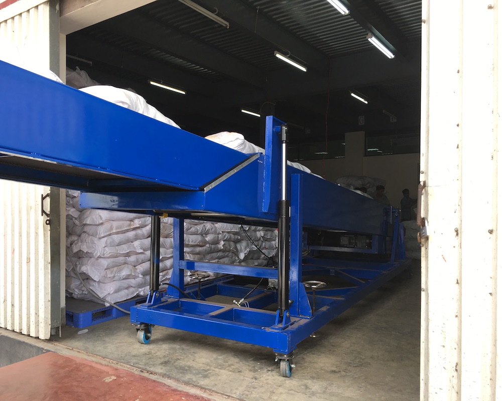 yfconveyor's tweet image. telescopic belt conveyors creates value. yfconveyor.com/mobile-telesco… #Telescopicbeltconveyors #loadingmachine #conveyorsolutions