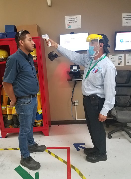 IndexMexicali's tweet photo. Seguimos verificando que nuestras empresas estén cumpliendo con las recomendaciones emitidas por las autoridades de salud, en esta ocasión acudimos a #LMIAerospace ✈️

#SocioIndex #Empresas #Mexicali #IndexMexicali https://t.co/EA3gpjTpvK