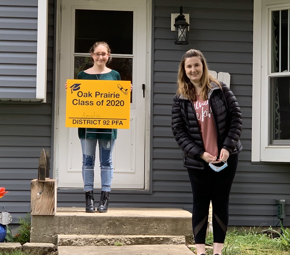 MrsTFox5's tweet photo. I was proud to deliver Amelia’s graduation sign today! Congrats to the Oak Prairie class of 2020! #OPdanceteam #d92greatness 👨‍🎓👩‍🎓 https://t.co/cpQdoLiLAE
