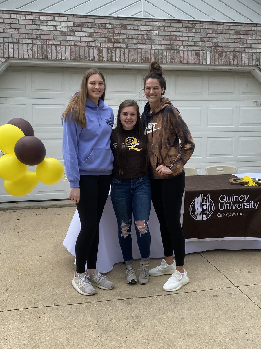 🏐CONGRATULATIONS Kailey Owsley!!! Kailey has signed to continue her academic and athletic career at Quincy University. 
We are so very proud of you🏐