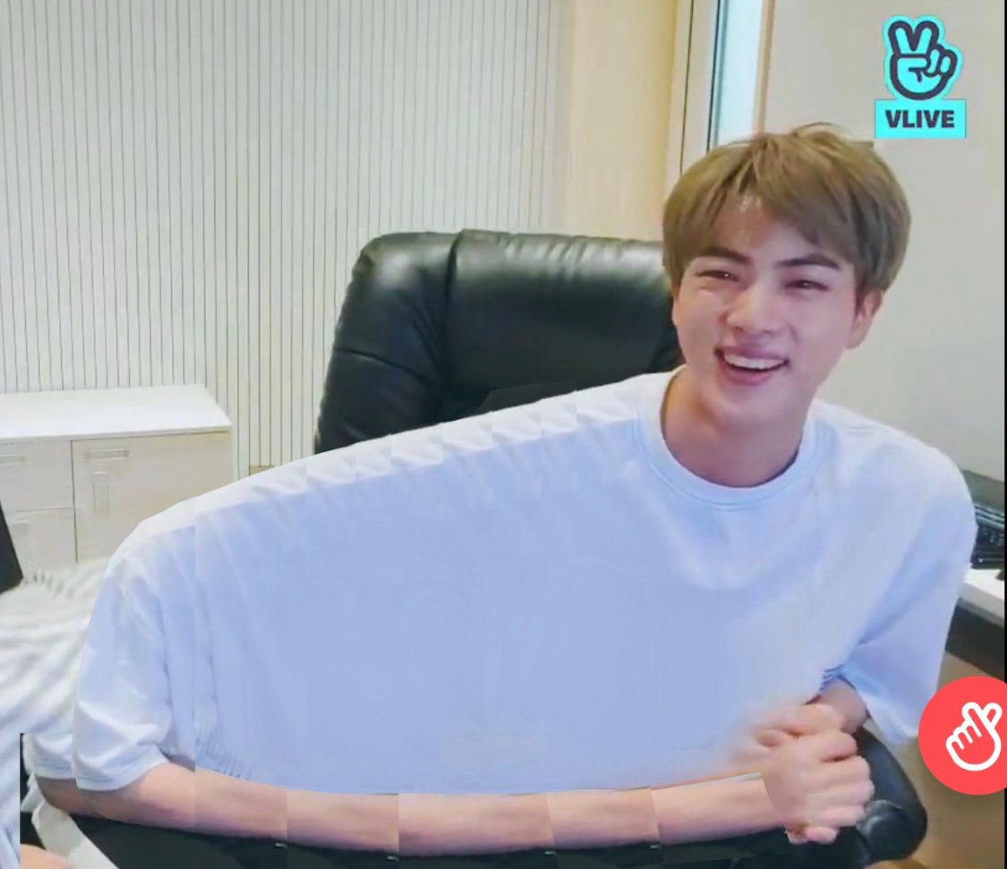 190905: Kekekekekekekekekekeke(edit of Jin's broad shoulder): I want to lean on it: No I want to lie down on it #진  #JIN  #제이홉  #JHOPE  @BTS_twt