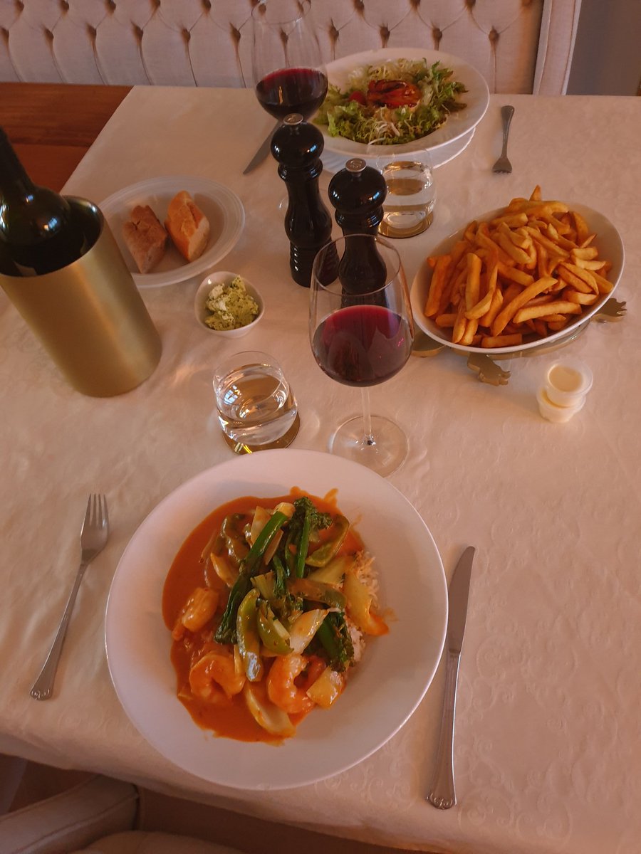 JohnKuijt's tweet photo. Update #ondernemerschallenge Dag 2️⃣:
Café Stobbe (Kortekade):
Gamba curry en salade geitenkaas. 🥘 🥗 🍷
Sinds begin #lockdown bestelde gerecht #23 en #24 bij #Stobbe.
Persoonlijke favorieten: Vlaamse stoof en asperges.
#ondernemerschallenge010 #kooplokaal #supportyourlocals https://t.co/DqlVXufWeO