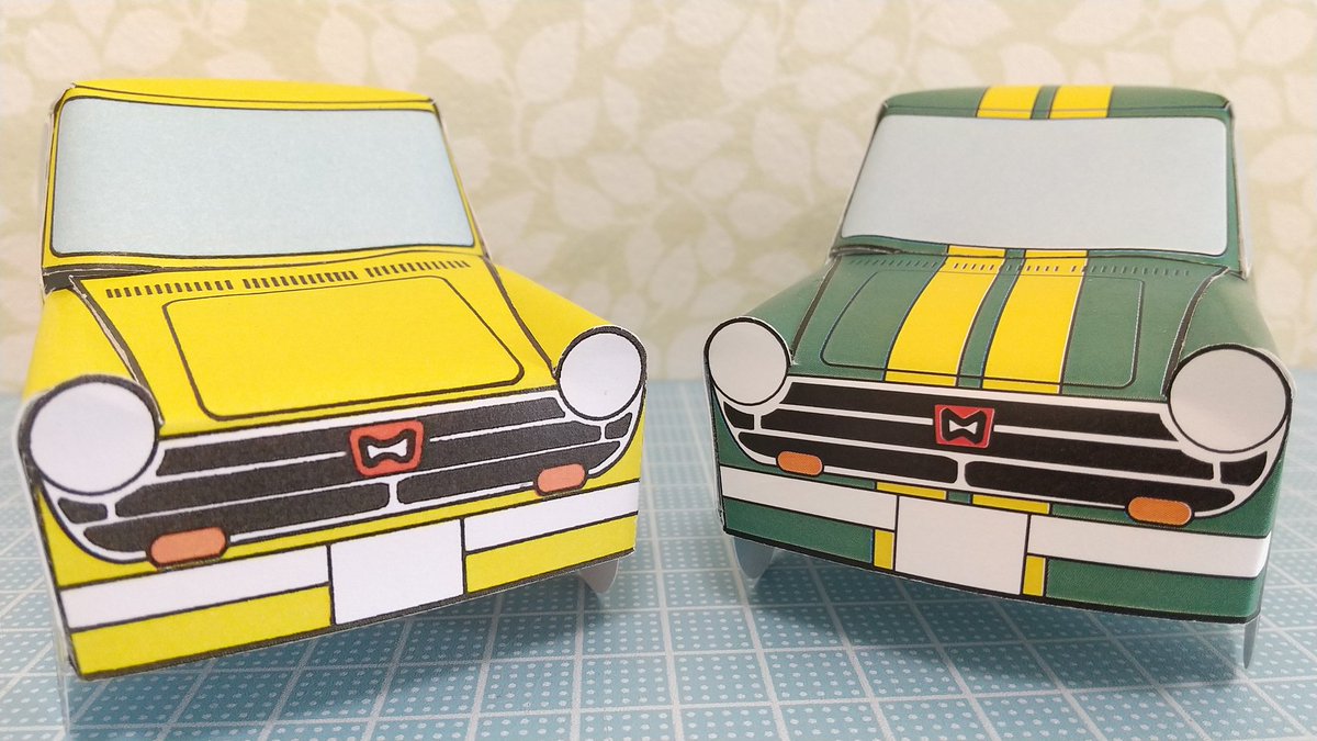 よし ペーパークラフト Su Twitter ホンダ N360 色違いのモデルを並べてみました 旧車のイベントを見ているような感覚になりますね ペーパークラフト ホンダn360 紙のクルマ