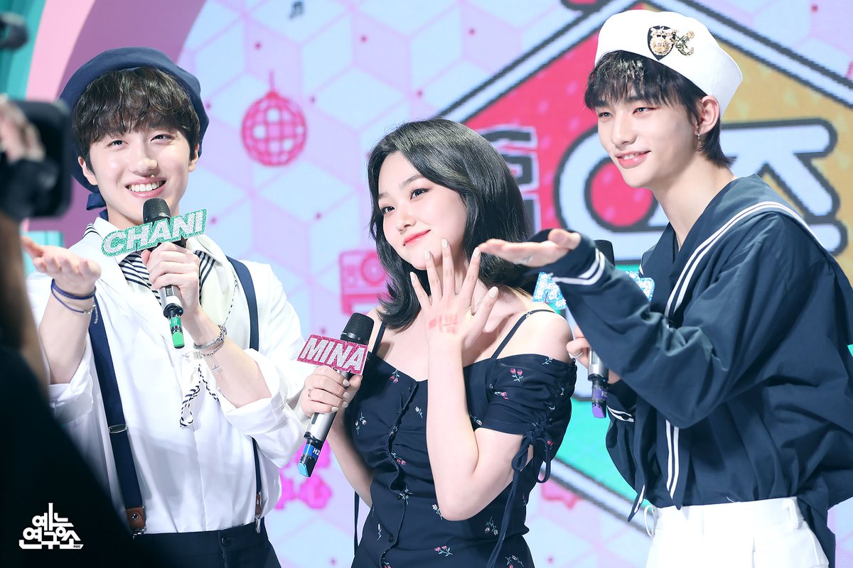 Fantasy한 마린룩 3MC 현포 가져왔어요 Knock Knock⚓
이번 주 음중은 2020 프로야구 개막으로 인해 결방입니다😥

📷 ☞ naver.me/xjNrhzbr

200509 #쇼음악중심 #음중 #미나 #찬희 #현진 #양준일 #아스트로 <a href="/gu9udan/">gugudan(구구단)</a> <a href="/SF9official/">SF9official</a> <a href="/Stray_Kids/">Stray Kids</a> <a href="/ASTRO_Staff/">ASTRO OFFICIAL</a>