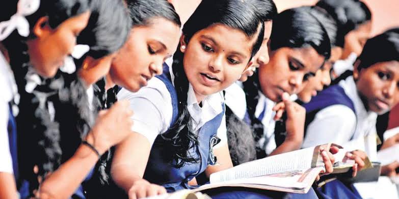 NewszeroT's tweet photo. +1 வகுப்புக்கு நிலுவையில் உள்ள தேர்வு ஜூன் 2-ஆம் தேதி முதல் நடைபெறும்

+2 வகுப்புக்கான வேதியியல், கணக்குப் பதிவியல், புவியியல் பாடங்களுக்கு ஜூன் 4ல் தேர்வு  

- அ��ைச்சர் செங்கோட்டையன்

#PublicExams #TNStudents #TNGovt #BoardExams #NZT https://t.co/XL440lGMgk
