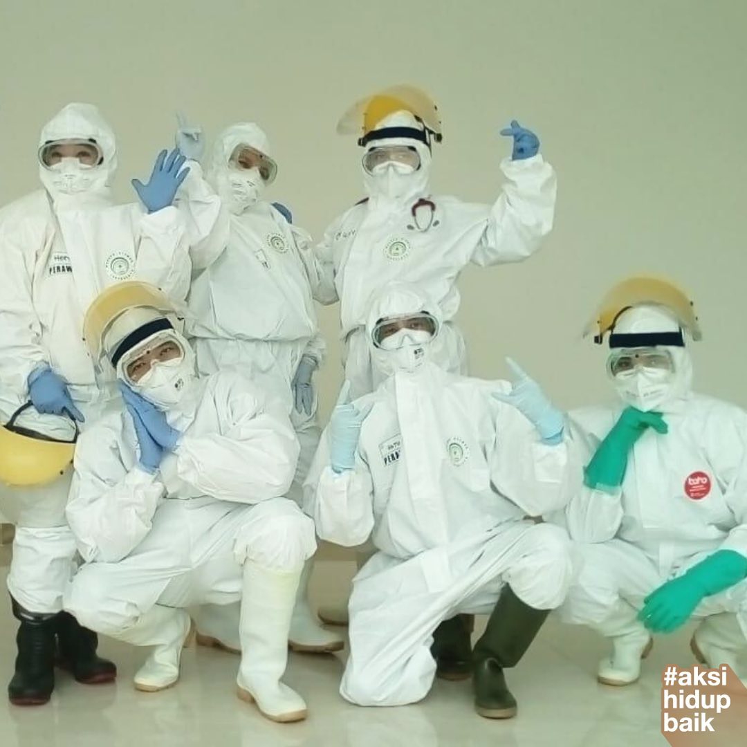 DKIJakarta's tweet image. “Jangan sampai ada yang menyepelekan wabah ini, beranggapan bahwa proses perawatan pasien COVID-19 ini sama seperti perawatan biasa. Kondisi saat ini benar-benar berbeda,” - dr. Windy C. Sasue, dokter RSKD Duren Sawit.⁣

instagram.com/p/CAEem70gxnj/
#JakartaTanggapCorona #PSBBJakarta