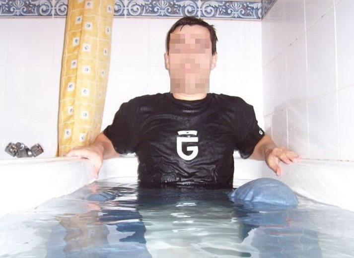 wammalaga's tweet photo. Archive pic: in the bath (5). https://t.co/DyxxmabWLI