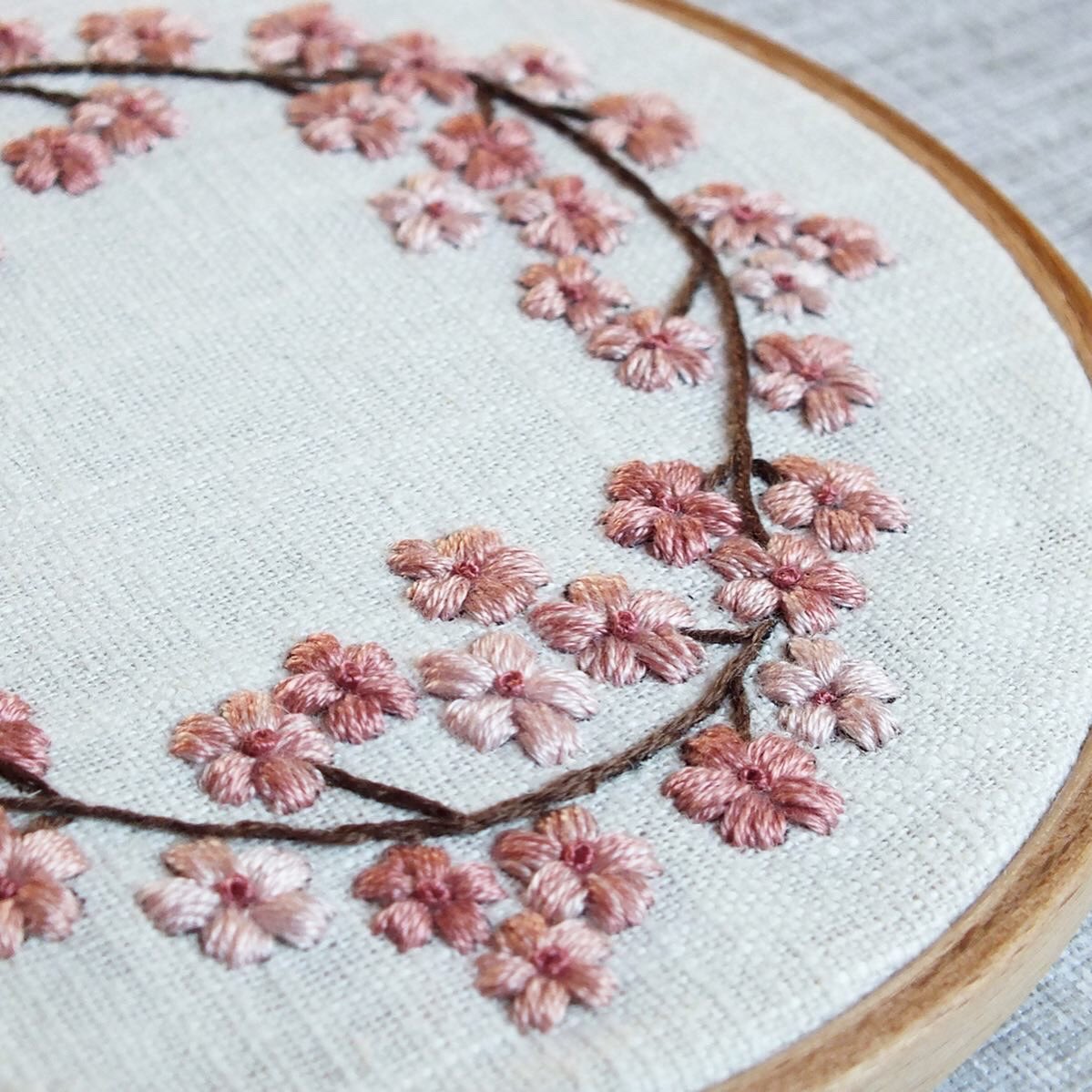B O N N I E 🌸

The kit for Bonnie has just been launched on my Etsy shop and website 🌸

#hannahburburydesigns #blossomcollection #blossomflowers #blossom #blossomembroidery #blossomlove #embroiderypattern #handembroidery #embroideryhoop #hoopart #shopsmall #embroiderykit