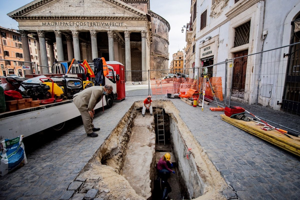TheNewsPlug's tweet photo. Sinkhole opens near the Pantheon in Rome, revealing 2,000-year-old Roman paving stones | Luckily, no one was hurt when the sinkhole collapsed on the afternoon of April 27, because the normally crowded piazza was empty due to the COVID-19 pandemic → https://t.co/dt43g1o9ir https://t.co/0X35hHO9u0