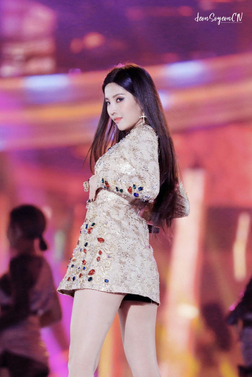 soyeon being revolutionary: a thread