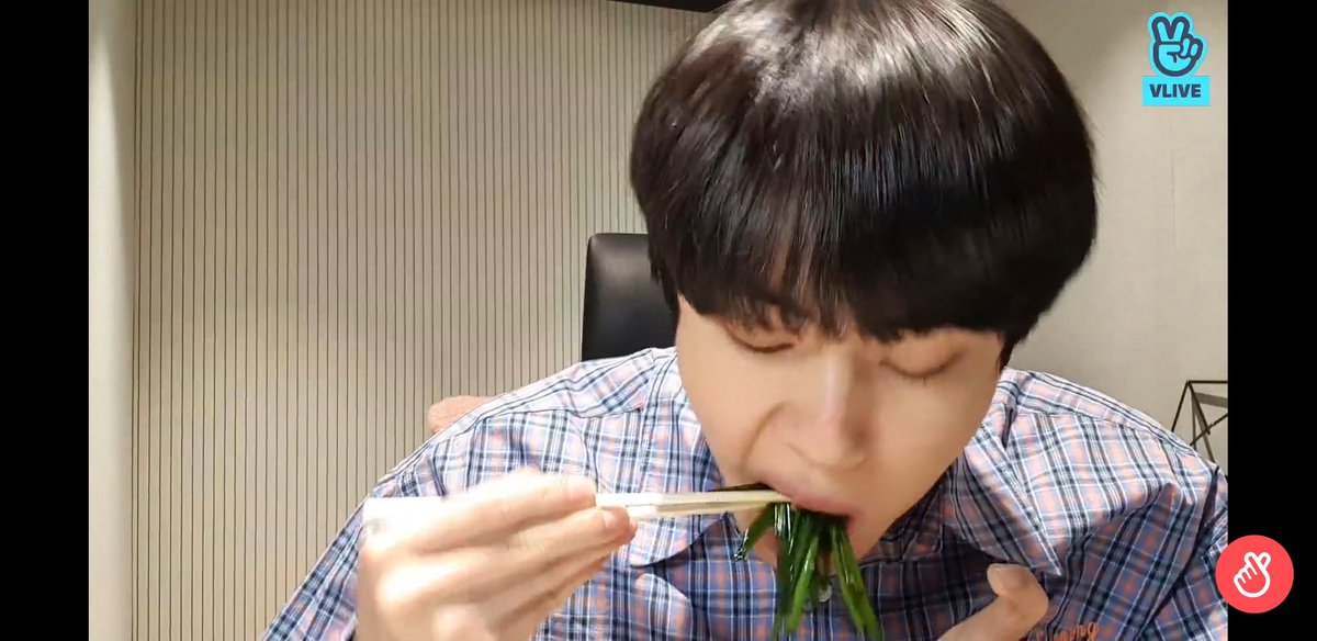 200410: Hoba try to stop RJ(screenshots of Jin eating from his Vlive): What is this hyung eating?? #JIN  #진  #JHOPE  #제이홉  @BTS_twt