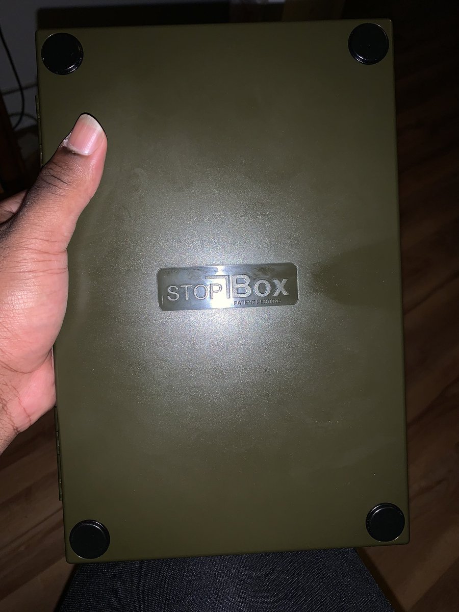 Turn1pseed's tweet photo. #Glock Comes With Their Own Box but #smithandwesson Doesnβt So I Had To Improviseπ
Since I Got Younger Siblings, Thisβll DoπͺπΎπ―
I Recommend This.
#stopboxUSA https://t.co/0QfpWmcTv2