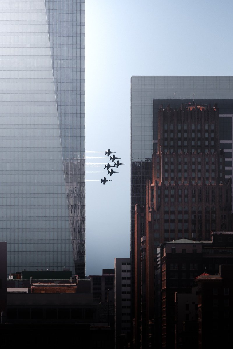 jchenys's tweet photo. Blue Angels flying over Houston https://t.co/AaBGFCEzEZ
