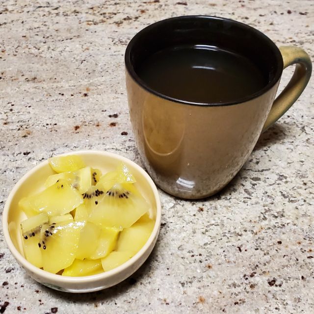 Nightly tea timeLemon ginger and citrusPretty tired today so I'm going with something very simple. Lemon ginger with a little honey, and golden kiwi.