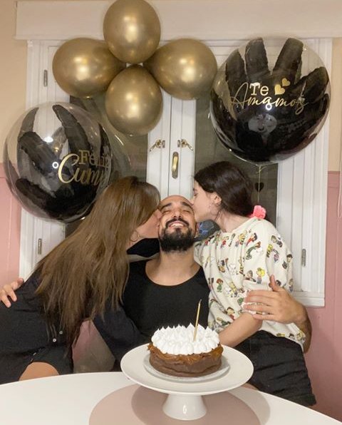 elpamideabel's tweet photo. Quienes te amamos,amamos verte así!!!
#FelizCumpleanos 
#FelizCumpleAbel
@AbelPintos 
😍👏 https://t.co/Cl37Zspj7F