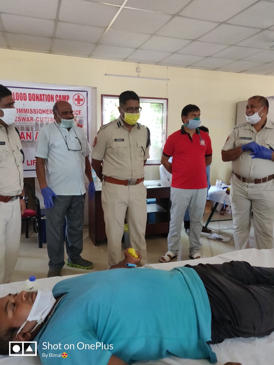 asha_choti's tweet photo. Our team 'Choti Si Asha' joined hands together with commissionerate police and arranged blood during this tough time at chandaka  police station . Thank you all donors who donated blood. @SecyChief @cpbbsrctc @CMO_Odisha @SarangiSudhansu @dcpbbsr @sagarika_nath @BBSRBuzz https://t.co/LJMBNEiXTC