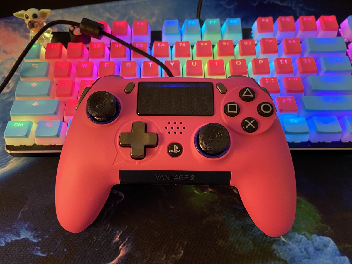 SophieTheGamer's tweet photo. Hello gorgeous, Iโve missed the Xbox thumbstick configuration, 4 days from purchase to ship is pretty impressive #NewScuf @ScufGaming #Vantage2 #Pink https://t.co/SVHRh0Rojm