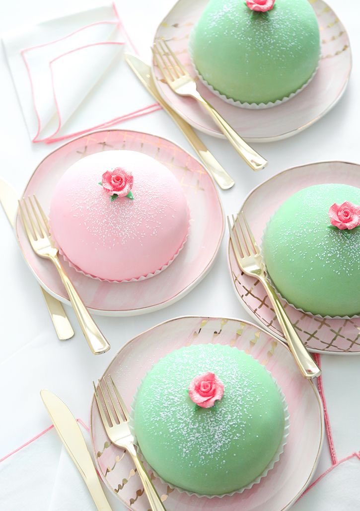 Christina Dodd’s Rules of Attraction as Swedish princess cakes