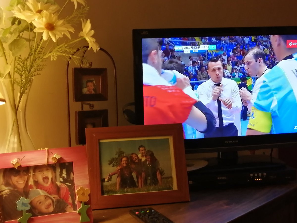 C_Claverie's tweet photo. Que lindo revivir, desde la comodidad de casa, la "aventura" que significó la obtención de la Copa del Mundo #FIFAFutsal2016 #Colombia2016 #FUTSALenDEPORTV #Histórico #Campeones https://t.co/hKjkcCfAWV