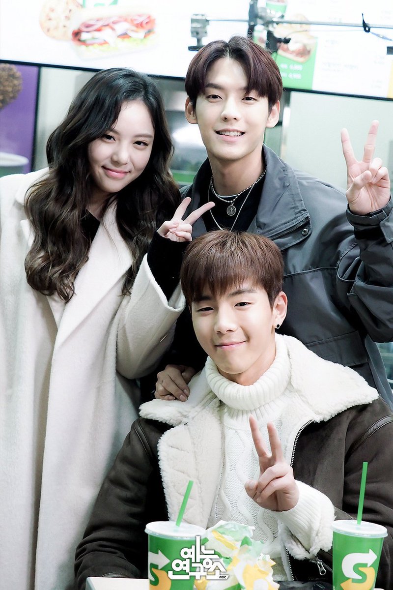 Hearts_forHeota's tweet image. BTOB Minhyuk The Social Butterfly; A thread where you can find everyone is evidently his friend. #BTOB #Cube #CubeEnt #이민혁 #민혁 #Minhyuk #BTOBMinhyuk #SeoEunkwang #LeeMinhyuk #LeeChangsub #ImHyunsik #ShinPeniel #JungIlhoon #YookSungjae