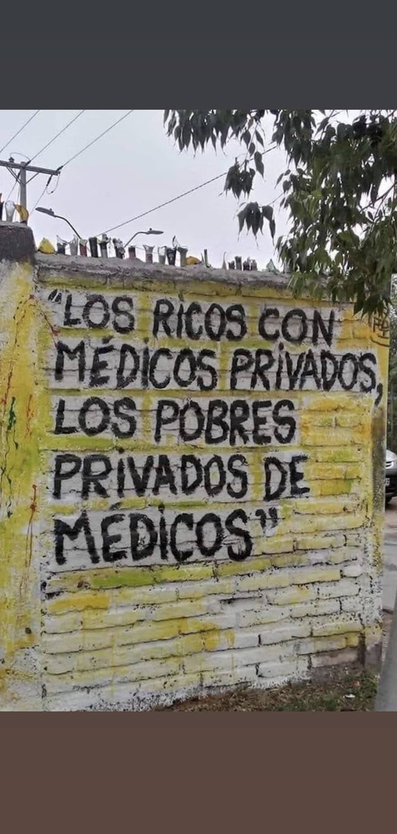 anatijoux's tweet photo. "Los ricos con médicos privados, los pobres privados de médicos." https://t.co/0gTqh1n5a3
