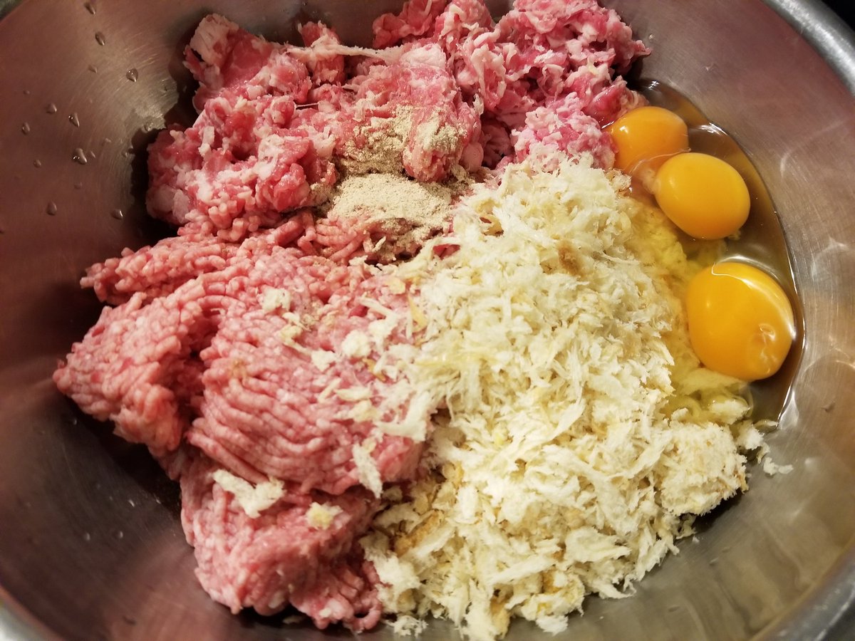 兄貴 炒めた玉ねぎ 牛豚ひき肉 牛バラ粗くミンチ 卵 ナツメグ パン粉 W