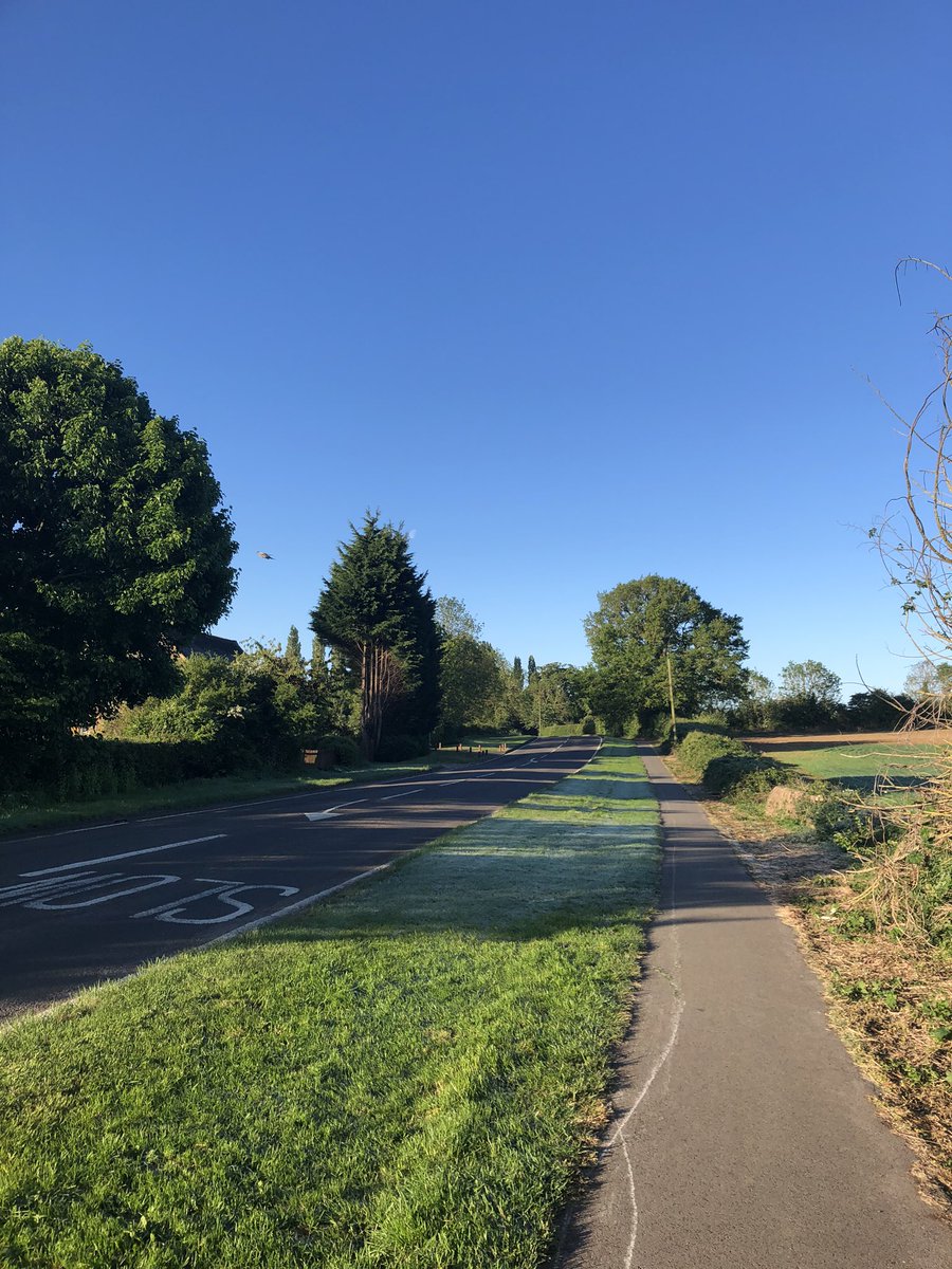 It is so beautiful out there this morning. A lovely 5k run done before work 🏃🏻‍♀️ Stay safe everyone and happy Tuesdays x