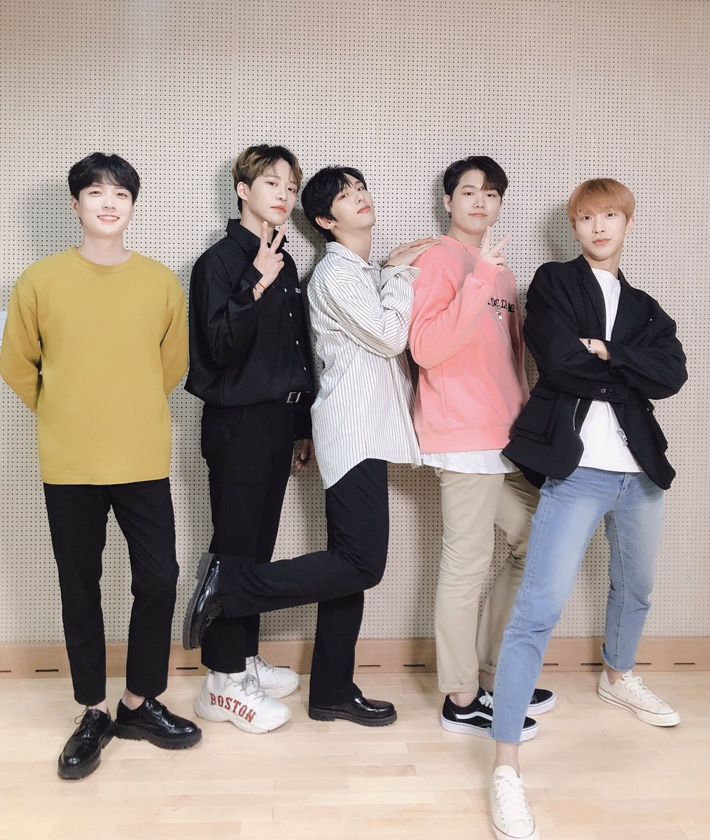 BIG_GHofficial's tweet photo. 우리 비기닝들 ~ ❣️
다들 잘 지내고 있나요?
보고싶어요~ 저희 보고 힘내세요 !
⠀
#BIG #비아이지 #BOYSINGROOVE
⠀ https://t.co/uBmutFxHeo