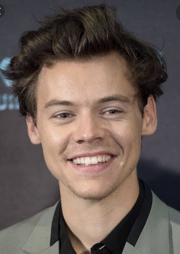 FeFe227's tweet photo. Eu to ficando louca ou o JJ de outer banks é um harry styles loiro https://t.co/mwwIfqKxII