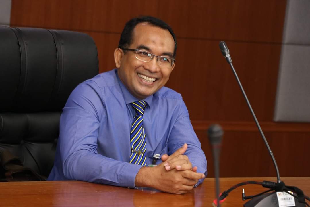 Selamat datang kpd YBrs. Tuan Muhammad Ridzuan bin Zawawi, TKPP RELA Malaysia yang baharu. Sebelum ini beliau berkhidmat di Pejabat Hal Ehwal Veteran Kementerian Pertahanan.  Selamat bertugas drpd warga RELA Malaysia.
#SetiaBerbakti 
<a href="/JamilRakon/">Jamil Rakon</a> 
<a href="/kamarudin_rapig/">Kamarudin Mohd Rapig</a> 
<a href="/KDNPUTRAJAYA/">KDN🇲🇾</a>