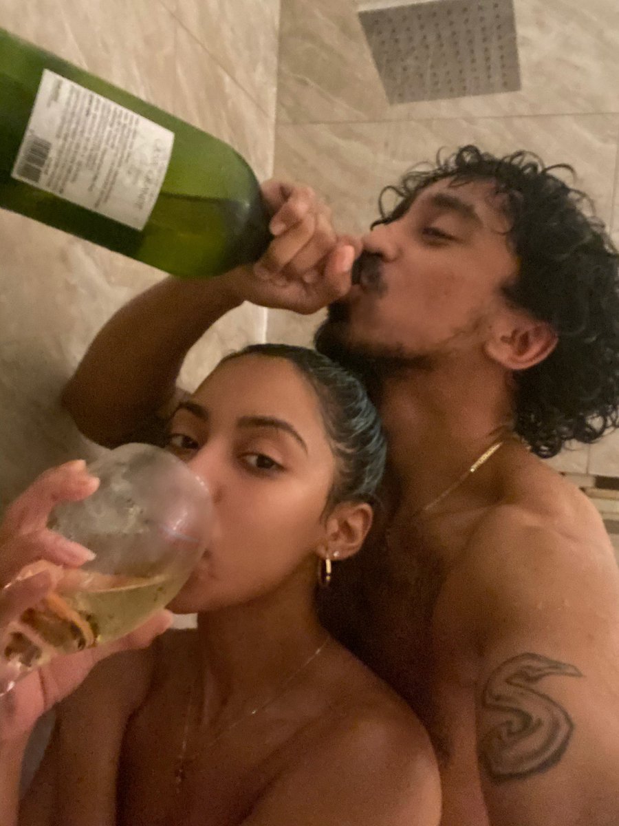 cyberprincessx0's tweet photo. Celebrating a week of fun with each other. Shoutout quarantine https://t.co/h3rXMym7su