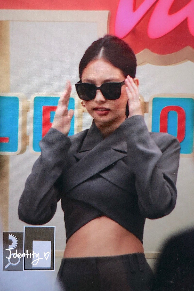 BP_identity's tweet photo. 200512 JENTLE HOME
멋젠이🖤ㅅ🖤
#DesignerJennieDay #0512JentleHomeWithJennie
#블랙핑크 #BLACKPINK #제니 #JENNIE https://t.co/mRvnjzAVcQ