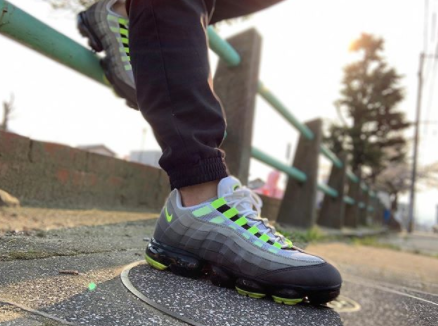 SOLEDIGEST's tweet photo. Nike Air Max 95 Neon https://t.co/Viln0s9aVN