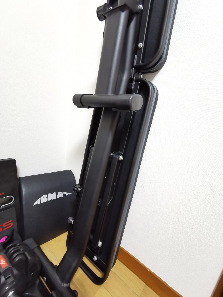 n_a_o_1020's tweet photo. 充実？の宅トレ用品ゾーン。
今までよりも幅広いトレーニングに対応可能！
#BODYBOSS
#ABMAT
#リーディングエッジインクラインベンチ
#アジャスタブルダンベル
#BELLTORA https://t.co/3QX1ia3G9e
