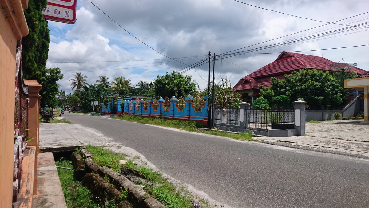 EstevaniaMaya's tweet photo. Selasa 12 Mei 2020
Jam 11.13 WIB (hari ke-2 PSBB)
Lokasi di jalan beliang, jalanan lumayan sepi tapi masih ada yang lalu lalang, tetap #StayAtHome
@fisikarudy https://t.co/tZVrBYDuFl