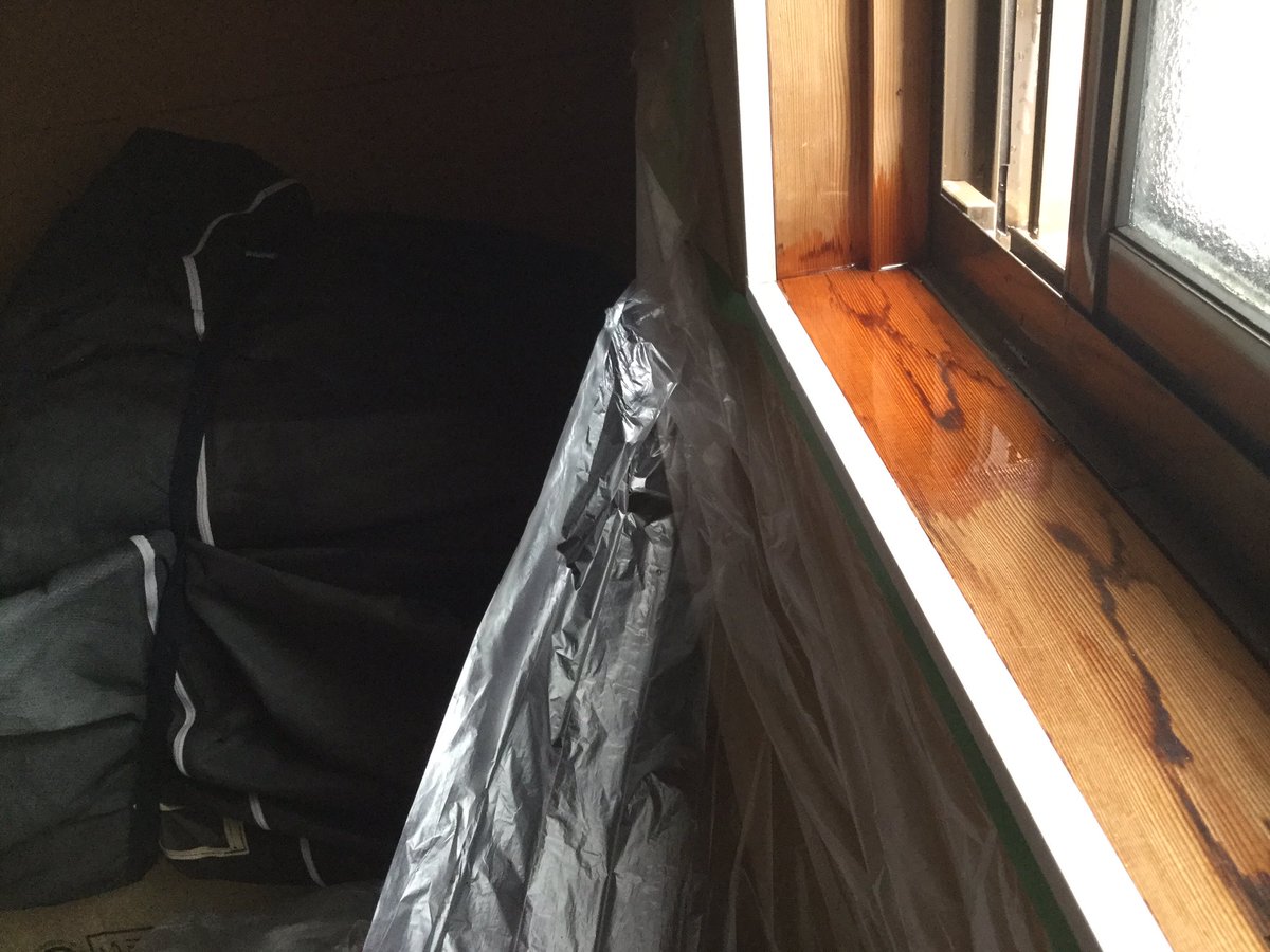 谷垣徳憲 住まいのすき間穴埋め専門家 V Twitter 雨漏りの原因を午前中 に一箇所見つけました 外壁から引き込まれているているtvの配線からでした こういう配線は壁の中や室内まで繋がっているので雨漏りの原因になりやすいです ここ要チェックやで 雨漏り