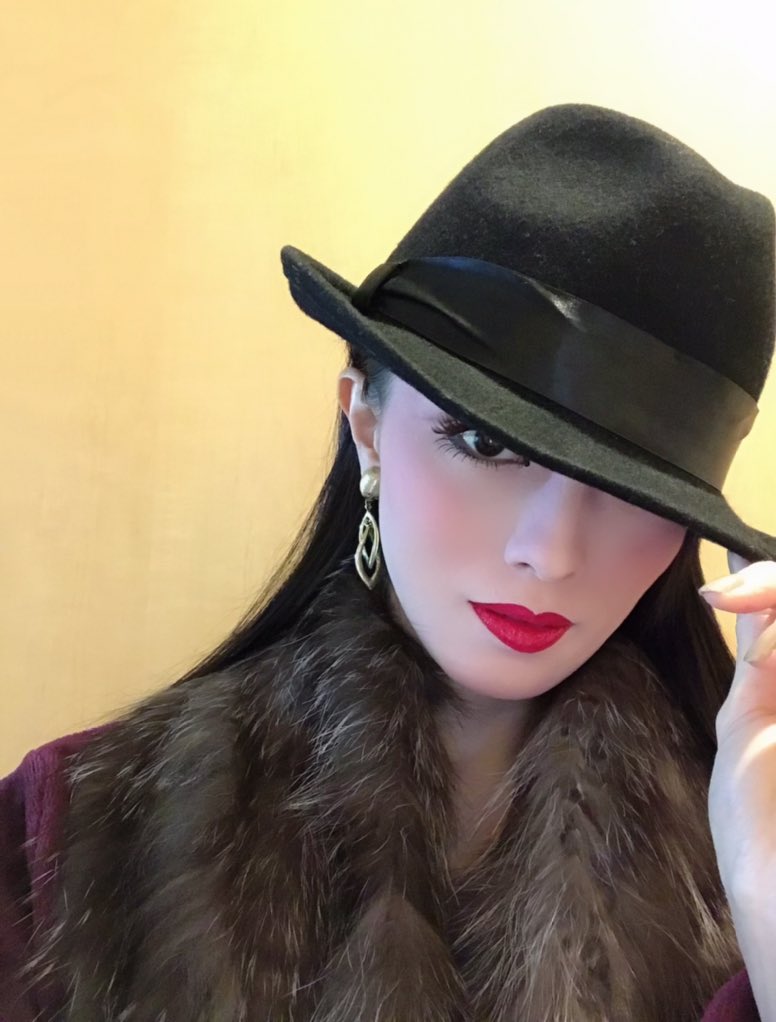 大湖せしる على تويتر 宝塚メイク練習した時の 女役さんのソフト帽姿の 特別感が めっちゃ好き ソフト帽の被り方は 男役時代の 譲れないこだわり 宝塚 男役 女役