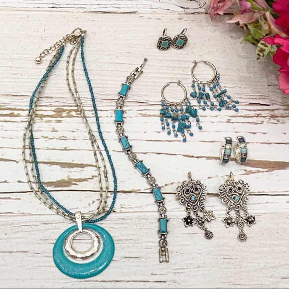 jendemusis's tweet photo. So good I had to share! Check out all the items I'm loving on @Poshmarkapp #poshmark #fashion #style #shopmycloset #fashionjewelry #coldwatercreek: https://t.co/zFxbZfLL7J https://t.co/LTe302b9us