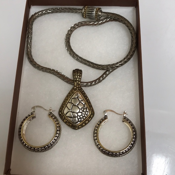 jendemusis's tweet photo. So good I had to share! Check out all the items I'm loving on @Poshmarkapp #poshmark #fashion #style #shopmycloset #fashionjewelry #coldwatercreek: https://t.co/zFxbZfLL7J https://t.co/LTe302b9us