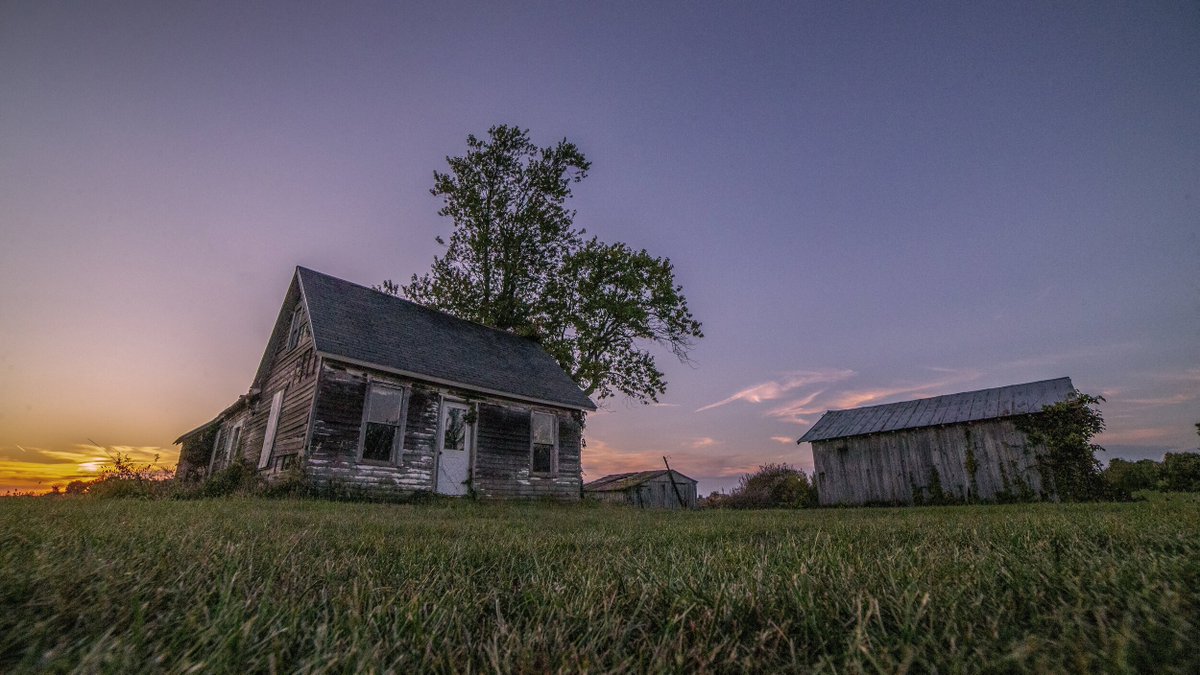 PropertyAssoci1's tweet photo. In the wake of the #Covid19 crisis, it seems many are ready to pack it all in and head for regional areas. What about you? Are you thinking of going for a country property? 🧑‍🌾
Read this and more via our #propertynews roundup – https://t.co/HNDca3AE1J #ausproperty #realestateau https://t.co/XlmA1neEGv