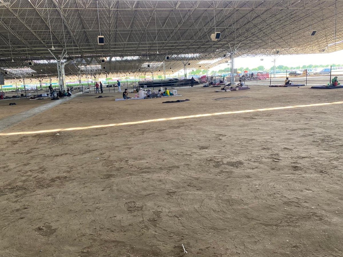 Raheelk's tweet photo. The J&amp;K Govt 'Quarantine Center' in Samba, Jammu is basically a makeshift cattle shed. My cousin &amp; my 62 yr old aunt - travelling with passes from Del to Antg - are being held here. They are sleeping on plastic sheets &amp; are given food in plastic bags. The staff is rude, unhelpful https://t.co/pn5gD47G54