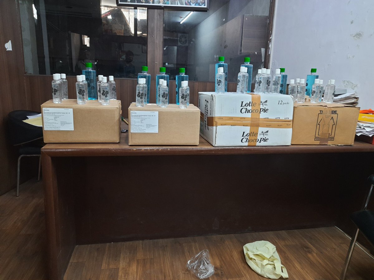 vibhor_anand's tweet photo. 1000 #SaffronMasks and 350 bottles of Sanitizers would be delivered to our esteemed Corona Warriors like Doctors, Nurses and Policemen......
@sachar_saurabh https://t.co/uOHWoQ82hq